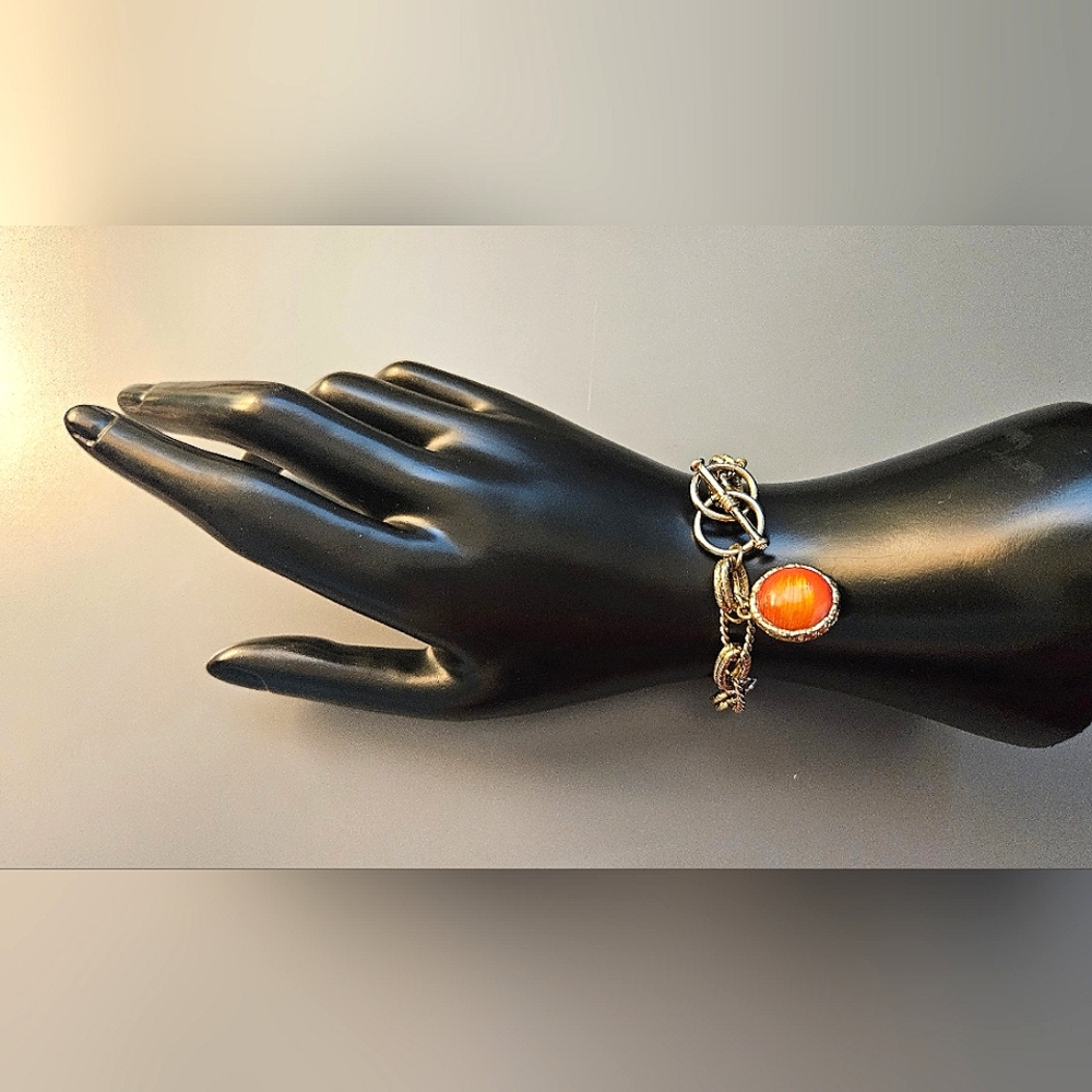 Gold Chain Bracelet w Coral Amulet